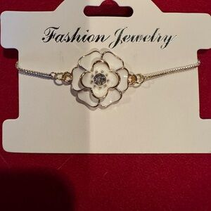 Elegant White Flower Bracelet